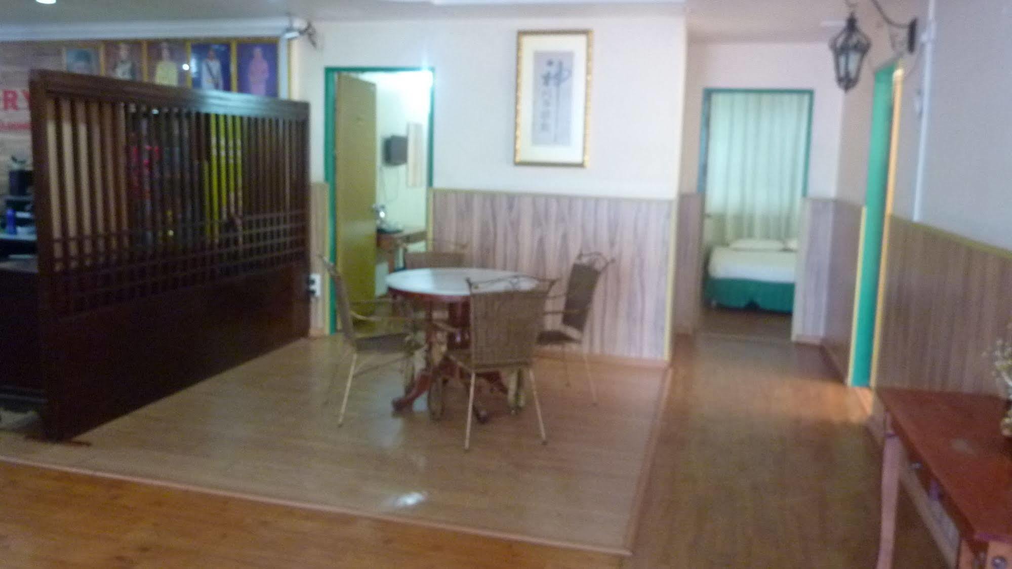7 Hung Hung Inn Kota Kinabalu Exterior foto