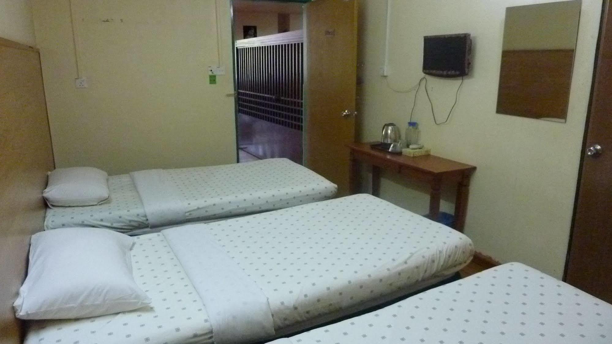 7 Hung Hung Inn Kota Kinabalu Exterior foto
