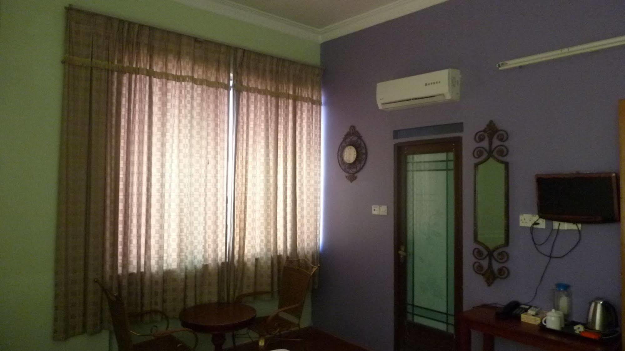 7 Hung Hung Inn Kota Kinabalu Exterior foto